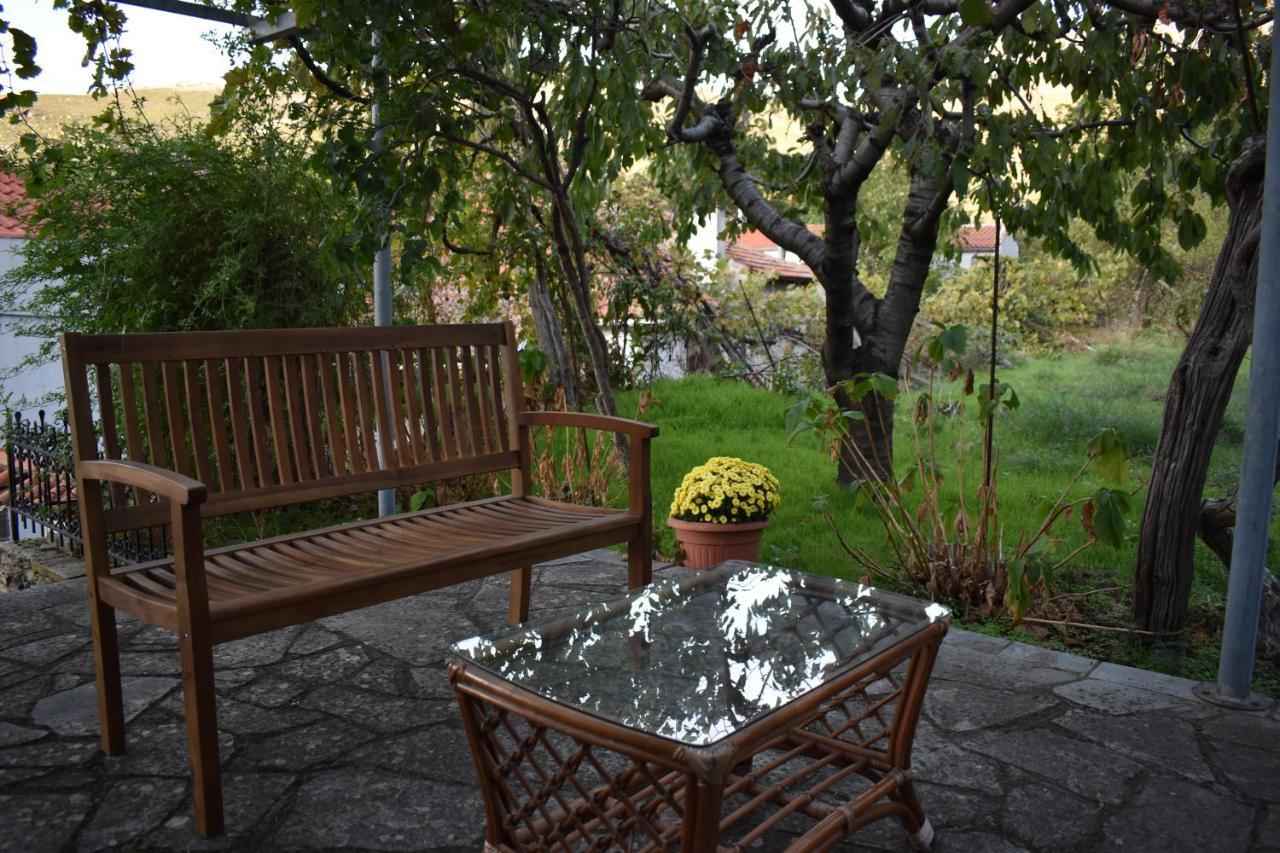 Lila'S Guest House Mikros Prinos Exterior foto